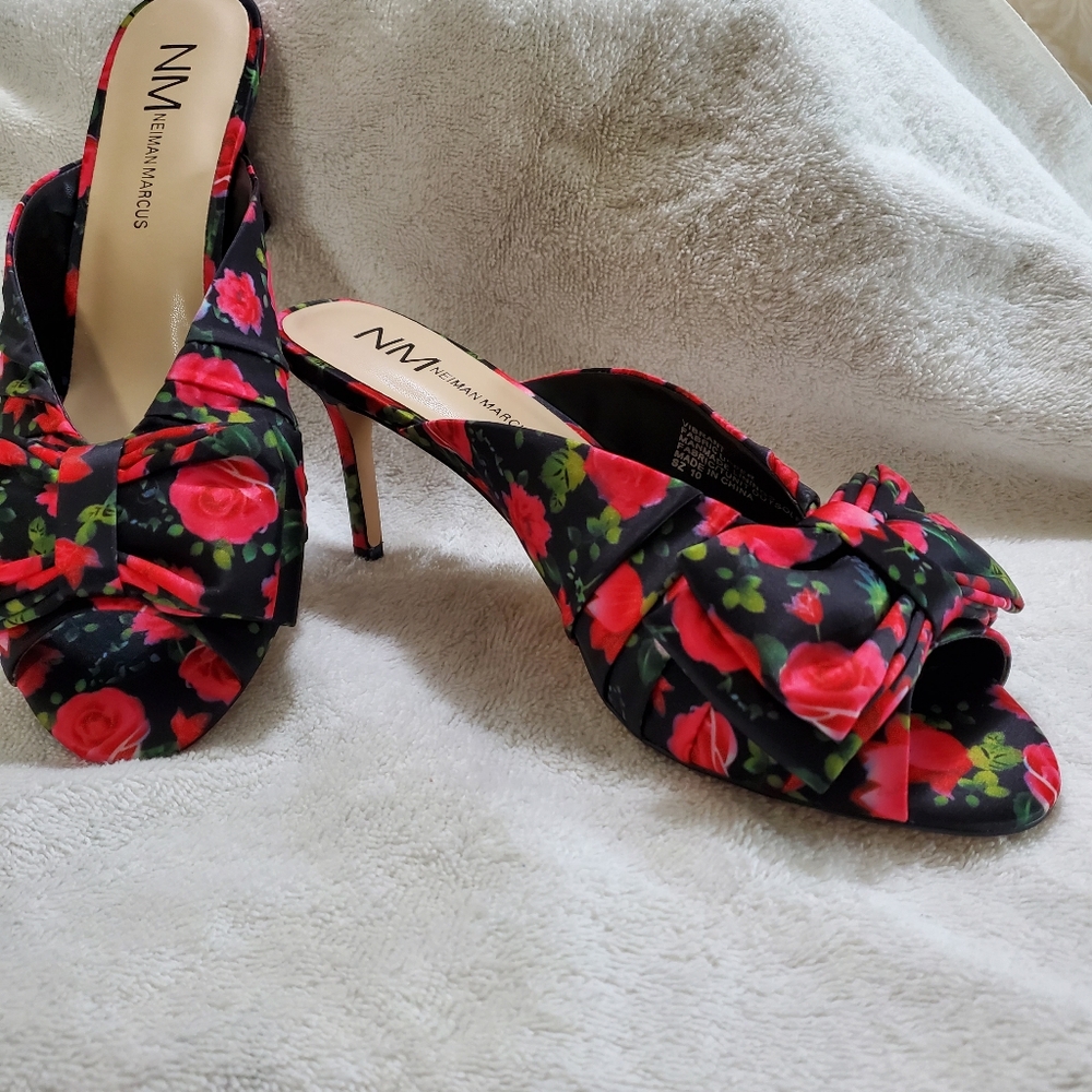 Neiman Marcus, red print fabric mules. S10. Brand new